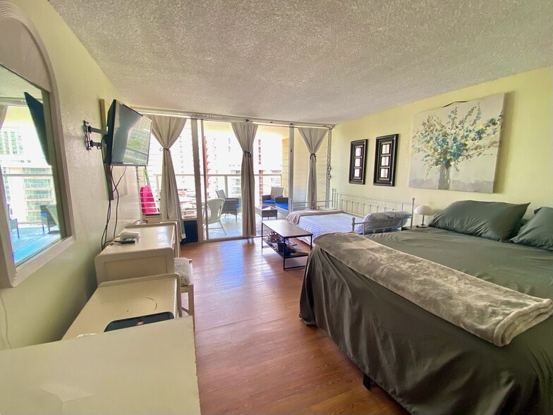 Living Space - 445 Seaside Ave