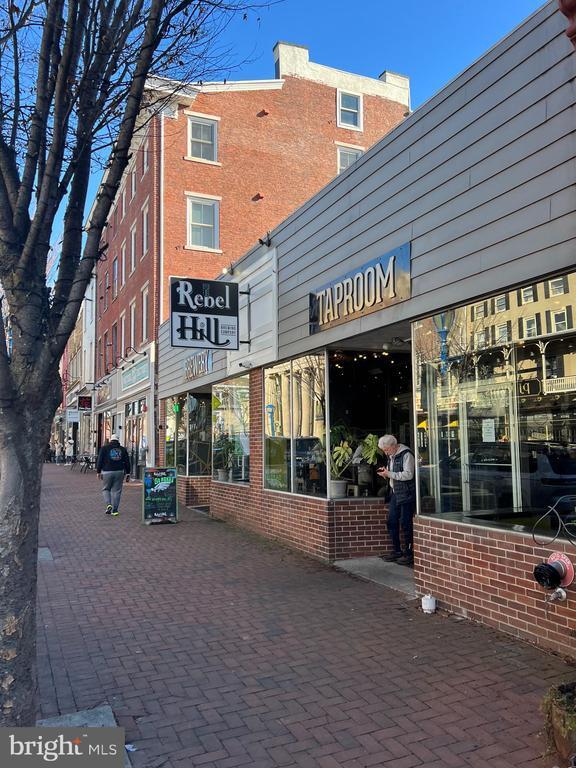 Building Photo - 316 Bridge St