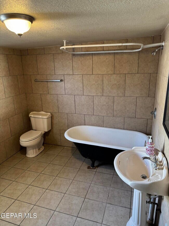 Building Photo - 617 Prospect St