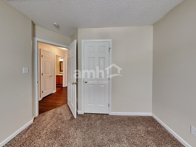 Building Photo - 6800 Fereday Ct