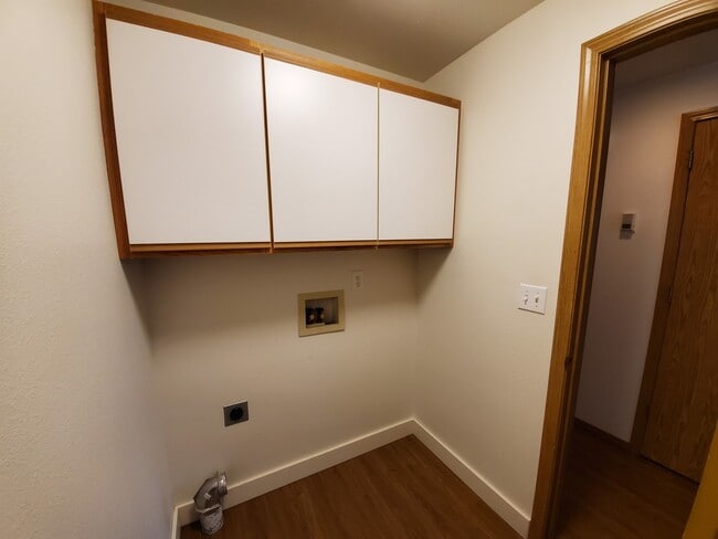 Building Photo - Maurina1