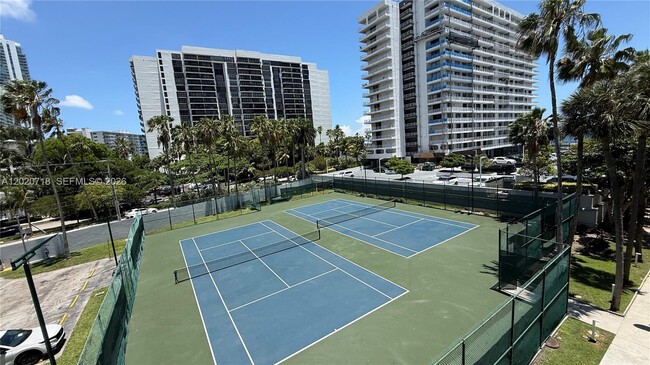 Building Photo - 1541 Brickell Ave