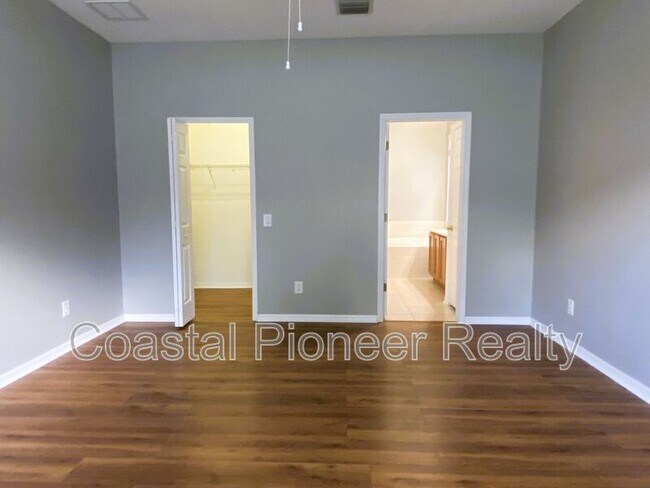 Building Photo - 29832 Cedar Waxwing Dr