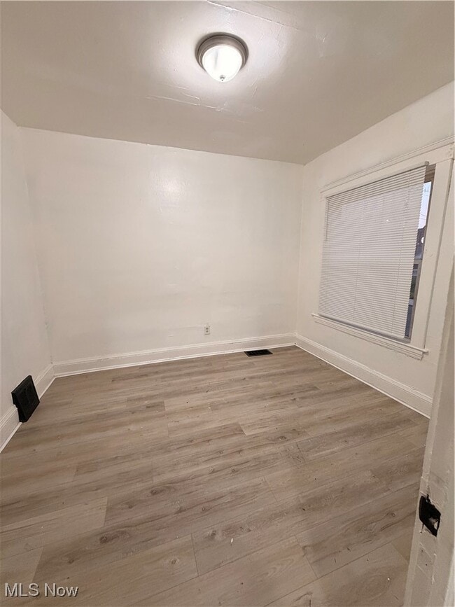 Building Photo - 10512 Greenlawn Ave