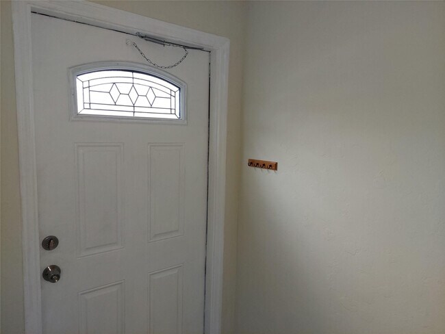 Building Photo - 3021 SW 1st Terrace