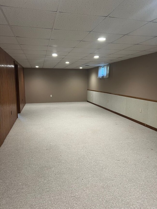 Building Photo - Lovely 2 Bedroom Southside Holland