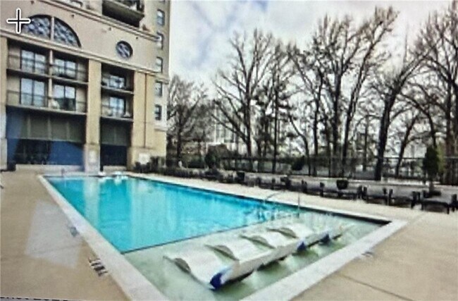 Building Photo - 3040 Peachtree Rd NW