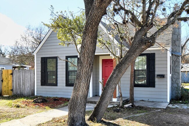 Building Photo - 1707-B Main St