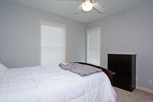 Building Photo - Spacious 5-Bed 3-Bath Home in South St. Paul - Available Now!
