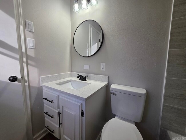 Building Photo - 109 S Longfield Ave