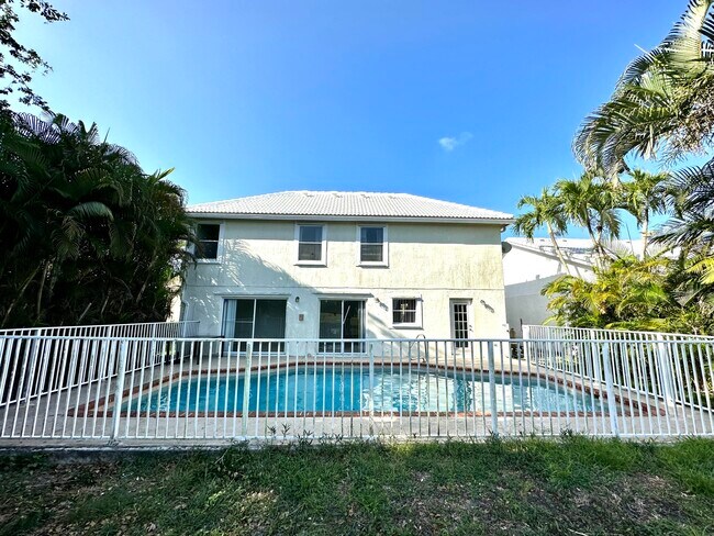 Building Photo - 2698 Linkside Dr