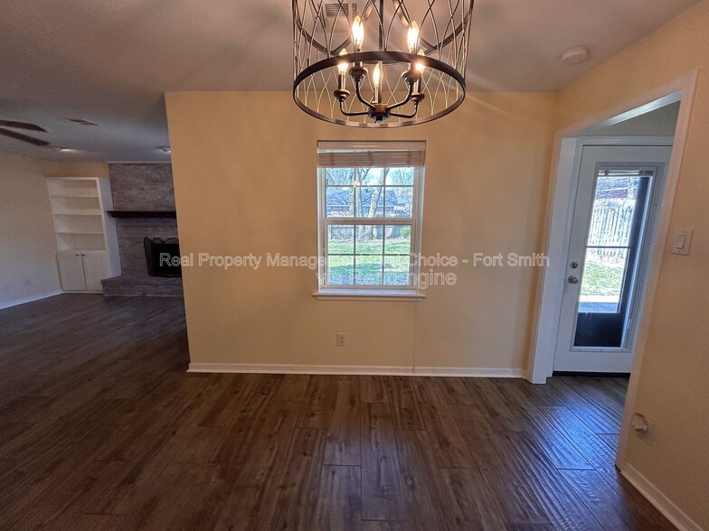 Building Photo - 3200 S 56th St