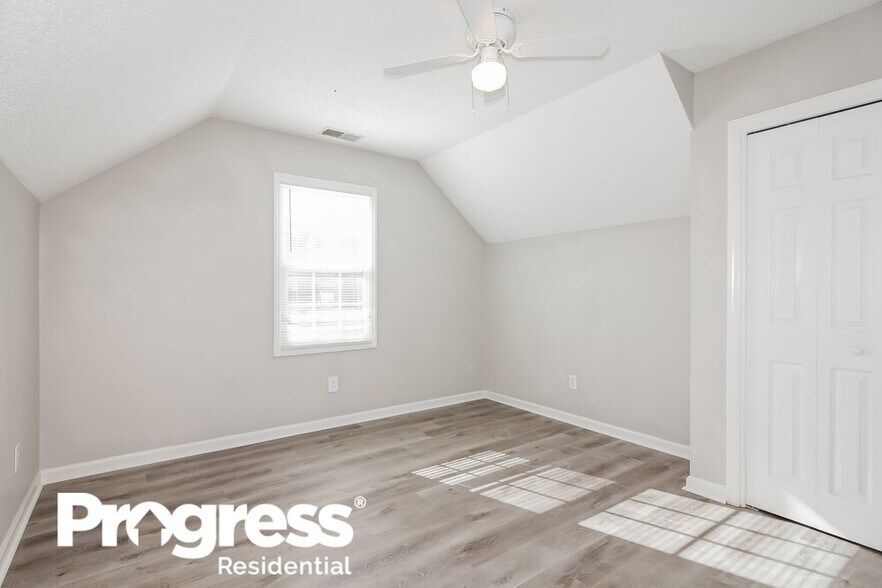 Building Photo - 201 Linville Ct