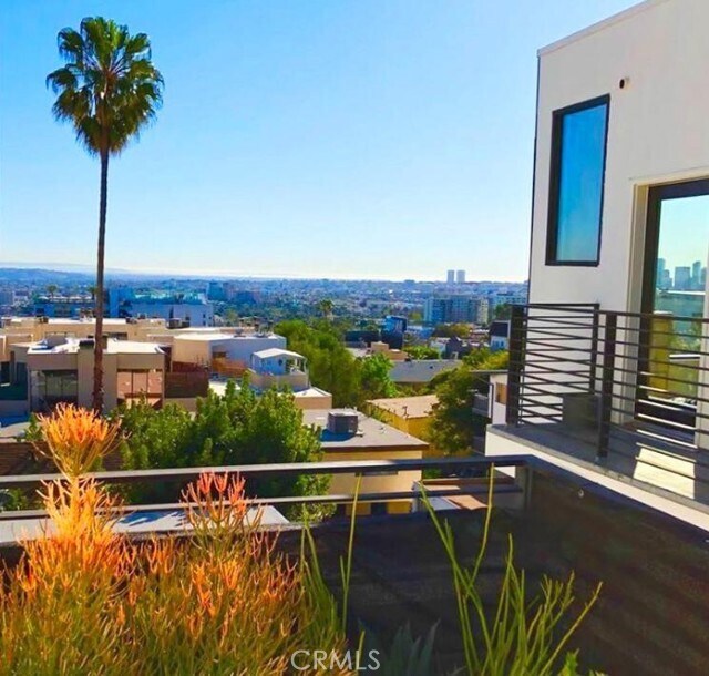 Building Photo - 1223 Larrabee St