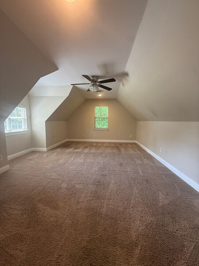 Building Photo - 4bd 3b off N Lee Hwy!