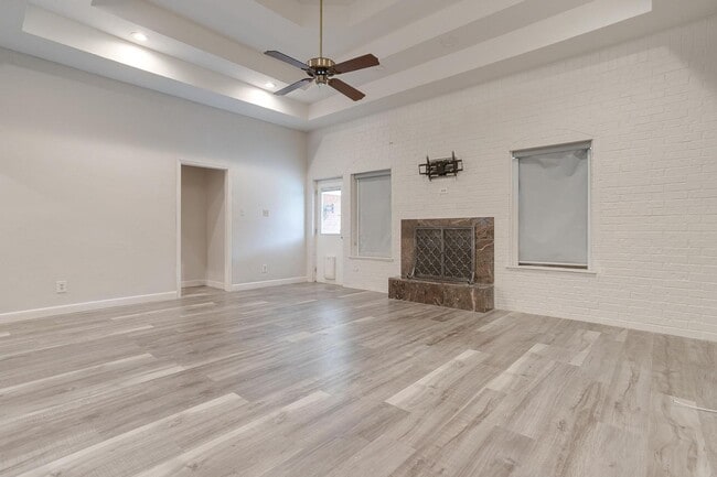 Building Photo - Beautiful 3 Bed, 2 Bath Home in Well Established Holiday West Neighborhood W /Pool and Pool Servi...