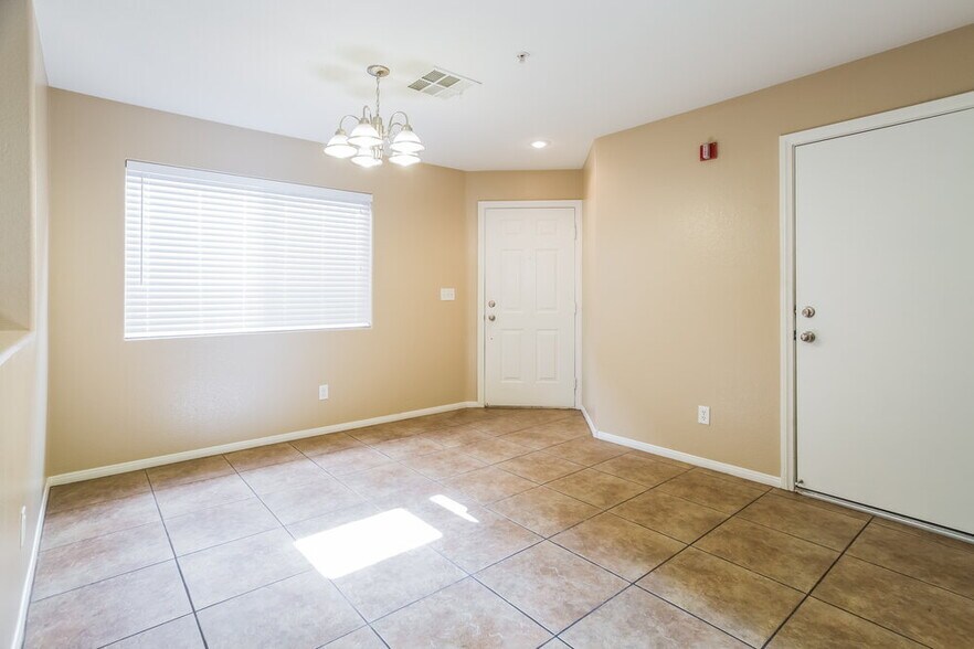 Building Photo - 3012 Sunrise Bay Ave