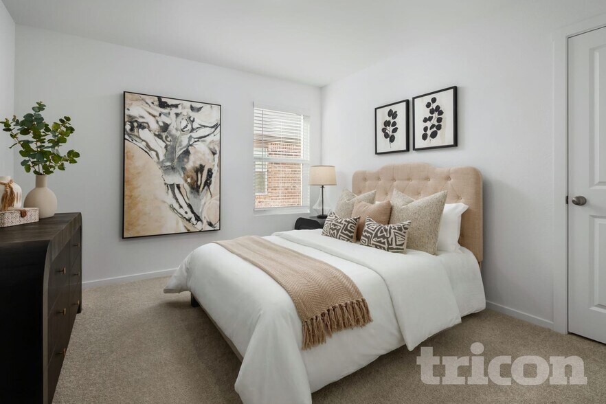 Building Photo - 15220 Bullfighter Blvd