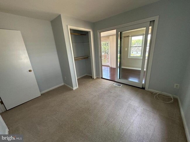 Building Photo - 7648 Beach Dr