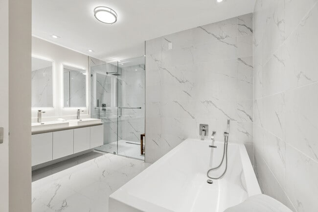 Building Photo - 3100 N Ocean Dr