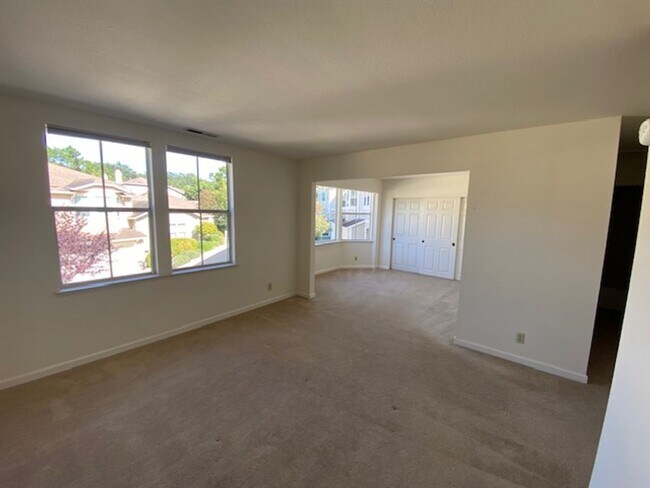 Building Photo - 15 Glen Lake Dr