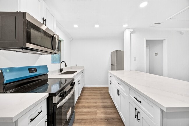 Building Photo - 9211 Clearway Dr