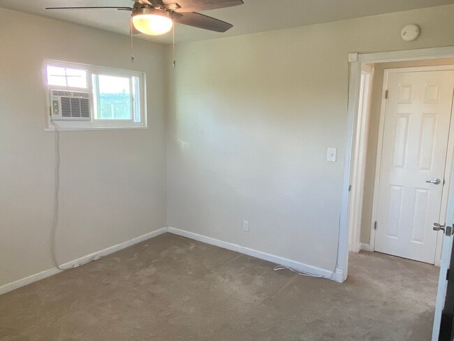 Building Photo - Top Floor 2-Bedroom Duplex in Fletcher Hills