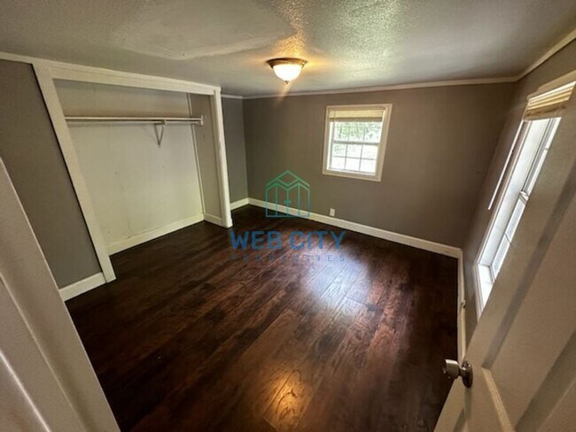 Building Photo - 15391 Flud Rd