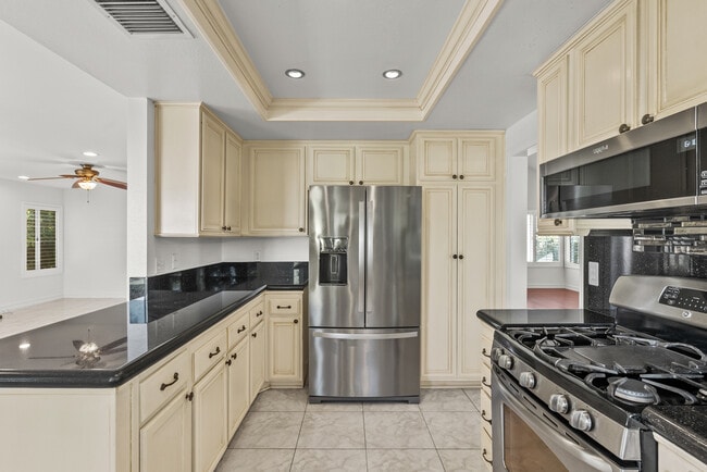 Building Photo - 7231 Spring Ct