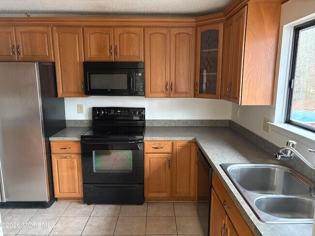 Building Photo - 13 Chippewa Rd