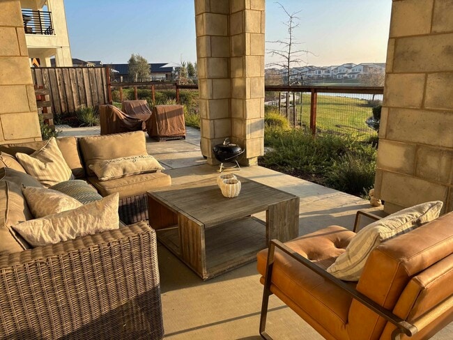 Building Photo - 2282 Solace Vis