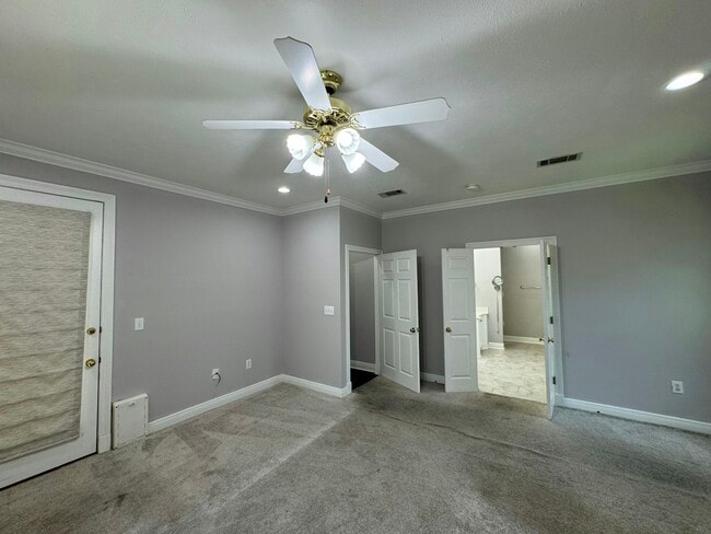 Building Photo - 301 Golden Pond Dr