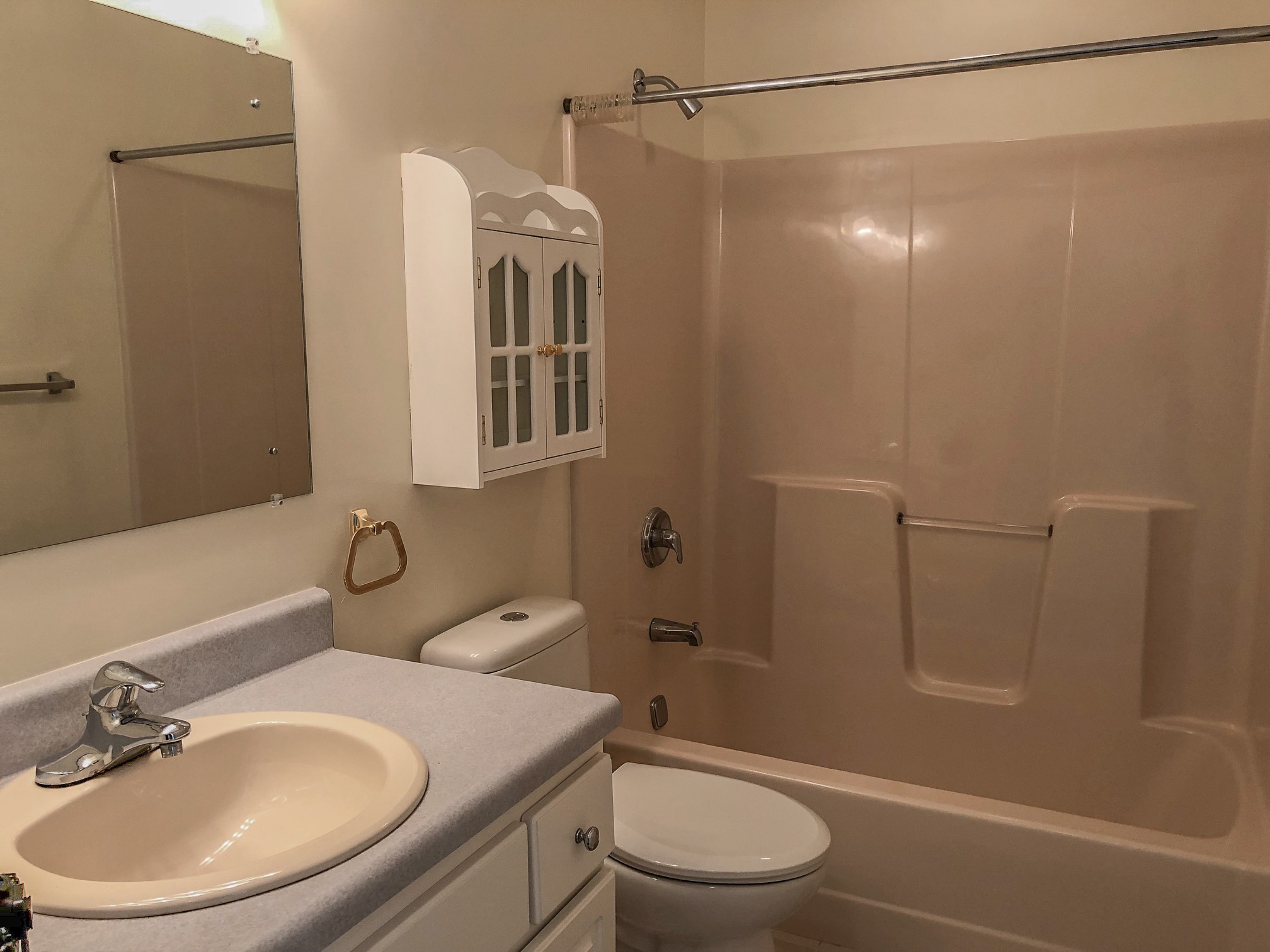 Full bath on 2nd floor - 1008 Middletown Rd