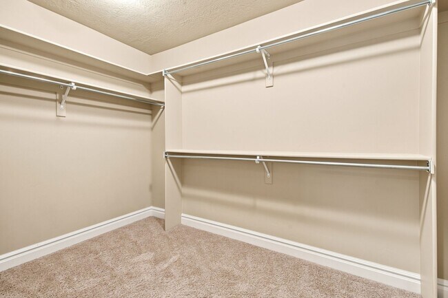 Building Photo - 1360 E Foxmont Ln