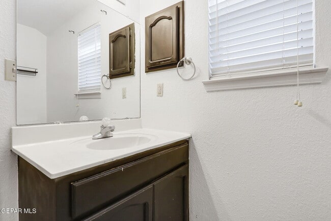 Building Photo - 4620 Loma De Cobre Dr