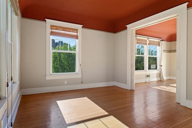 Building Photo - 2129NW