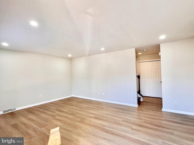 Building Photo - 4800 Sugar Plum Ct