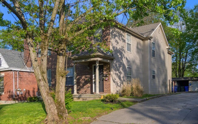 Building Photo - 238 Rose St