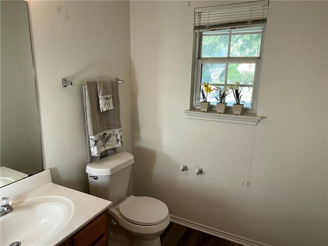 Building Photo - 1042 Dorn