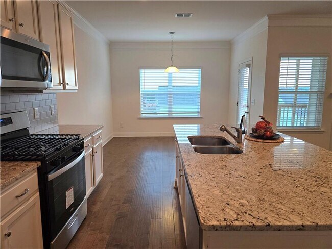 Building Photo - 5171 Woodland Rd