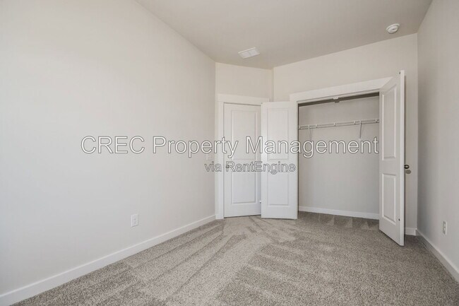 Building Photo - 596 Scholar Way