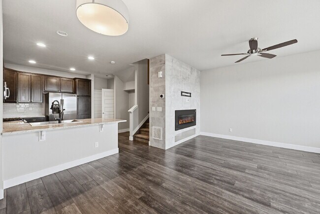 Building Photo - $2,695.45 3-bed, 2.5-bath townhome with a washer and dryer.