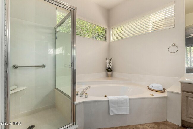 Building Photo - 8250 E Mountain Spring Rd