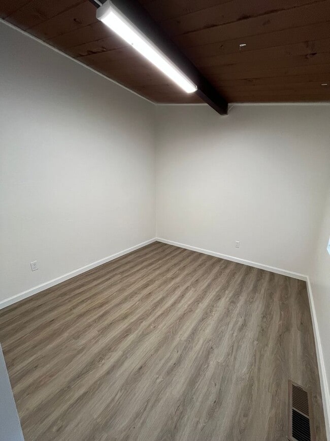 Building Photo - 4 Bedroom 2 Bath Home in Old Davis Near Campus