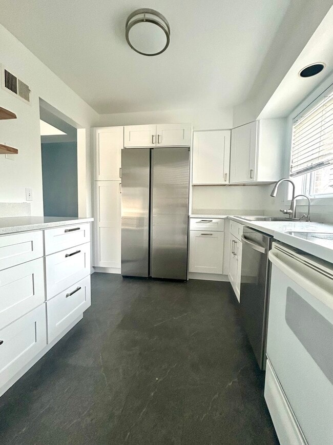 Building Photo - 435 Ridge Rd