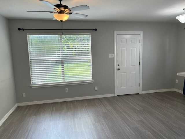 Building Photo - 1112 Christopher Ave