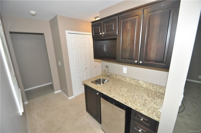 Building Photo - 1019 Chesterfield Ave