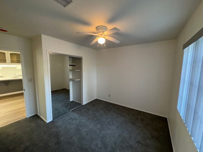 Building Photo - 5 Bedroom, 3.5 Bath, Beautiful 1,856 SQ FT...