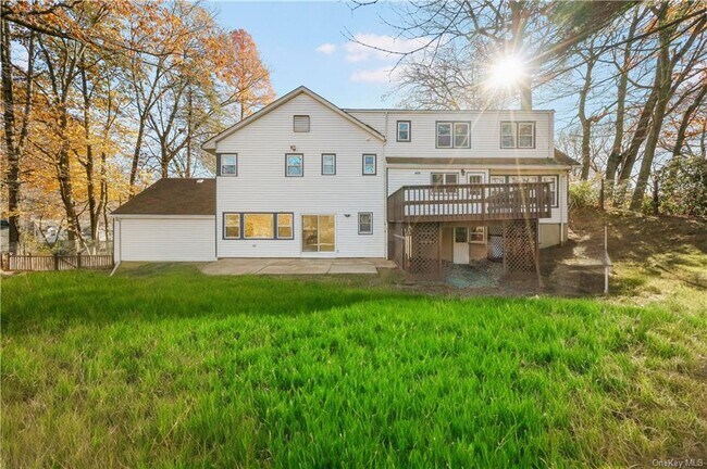 Building Photo - 3 Lakeview Ave