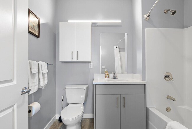 Building Photo - 95 Broadway